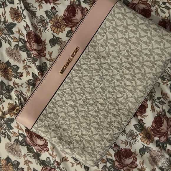 Michael Kors Handbags - Michael Kors Pink and Cream Wallet